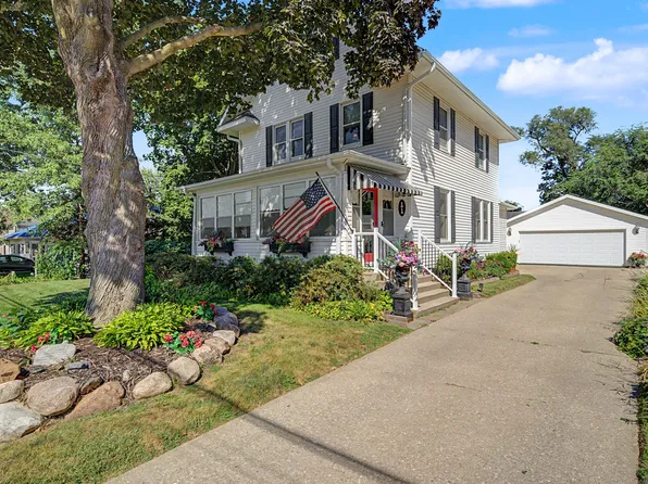 1014 W 4th St S, Newton, IA 50208