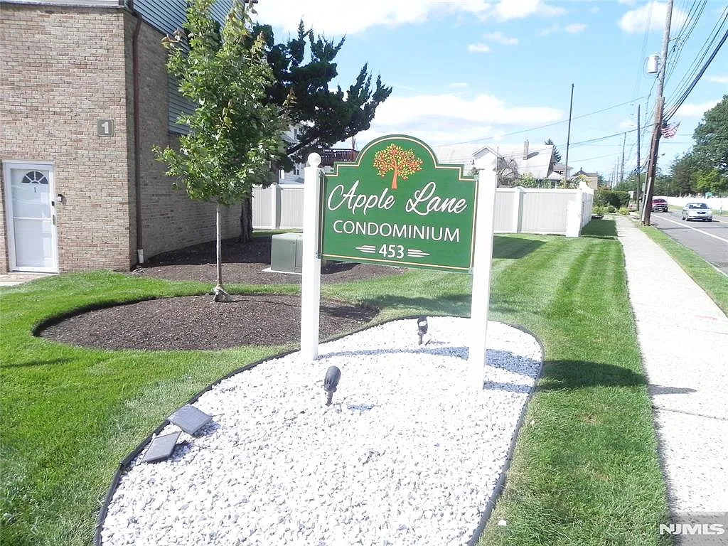2 bed, 960 sqft, $2,800 — Photo 2
