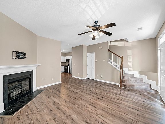 3rd image of 105 Tuscany Ct