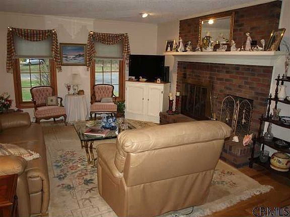 3rd image of 22 Helen Dr