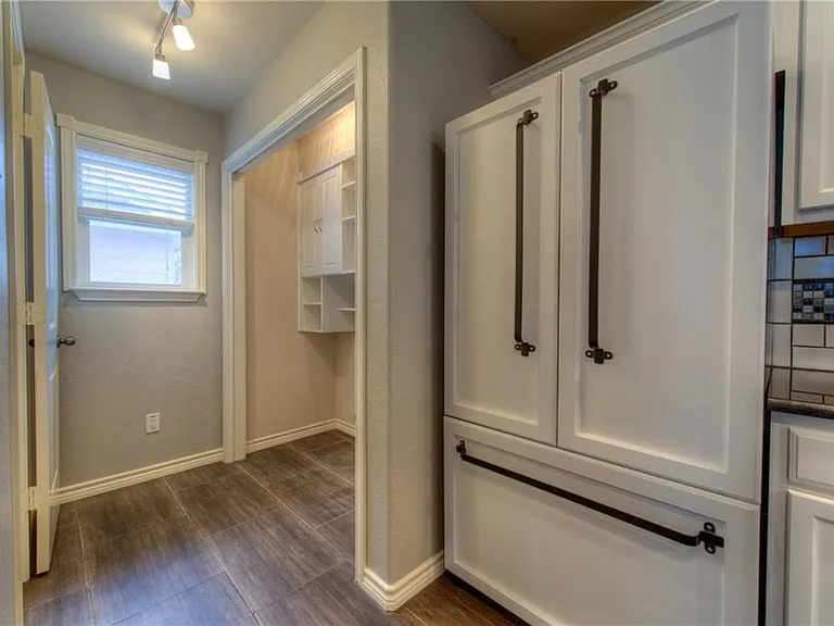 712 Alamo Plaza Dr — Photo 9