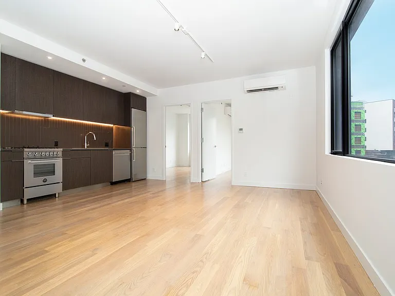 100 Ainslie St #6C — Photo 1