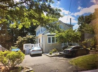 2 Matawan Rd, Laurence Harbor, NJ 08879