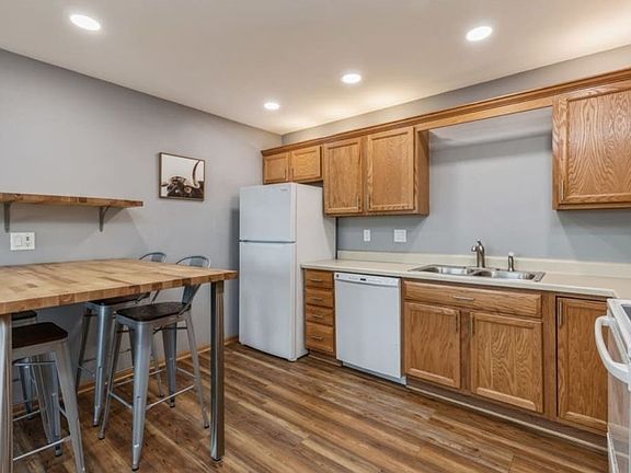 4th image of 1226 10th Ave NW