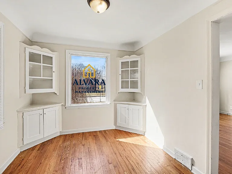 5164 Hereford St — Photo 4
