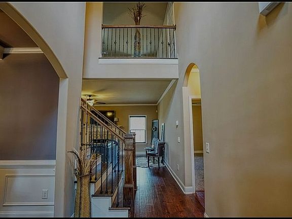 4th image of 221 Jester Ct