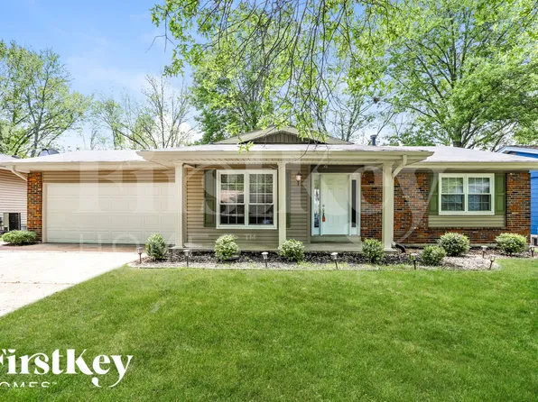 522 Ballwood Dr, Ballwin, MO 63021