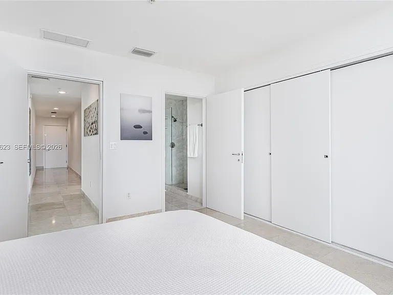 50 S Pointe Dr #701 — Photo 32