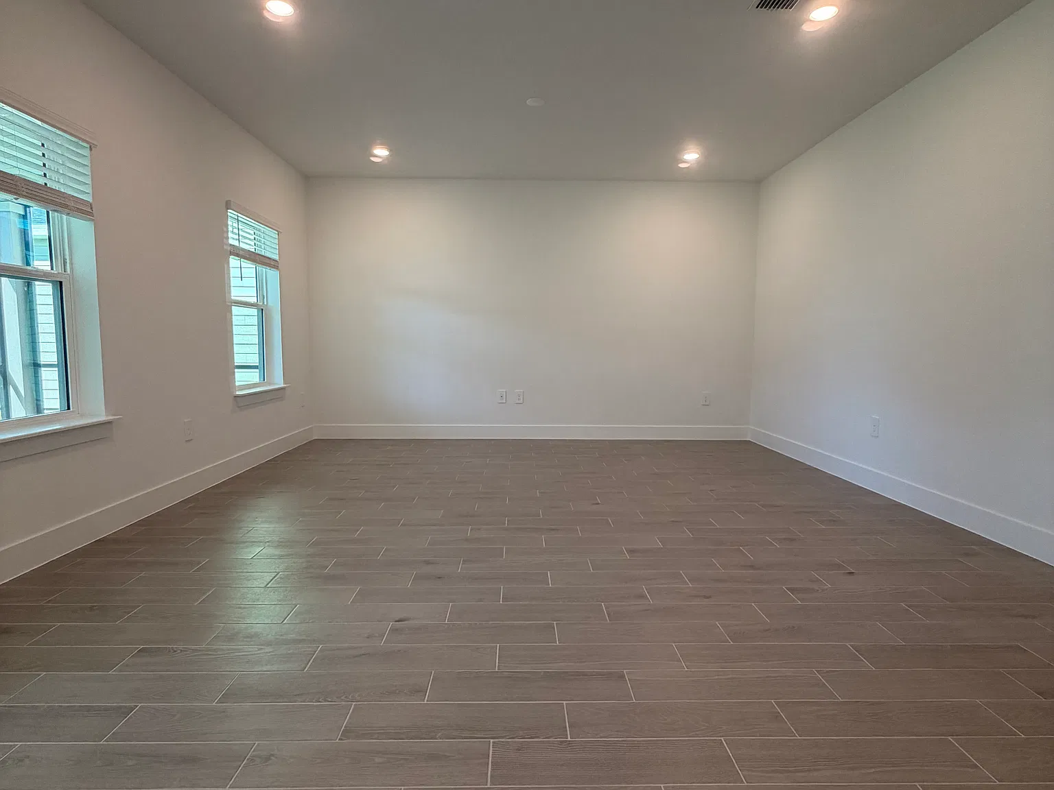 4 bed, 2093 sqft, $2,350 — Photo 2