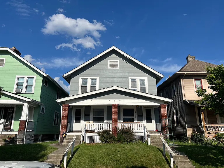 2396-2398 Glenmawr Ave — Photo 1