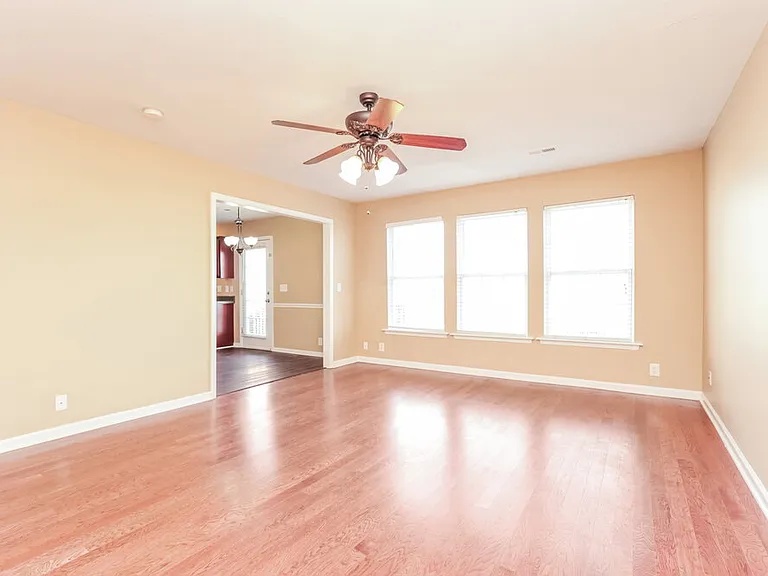 1008 Cheryl Ln — Photo 6