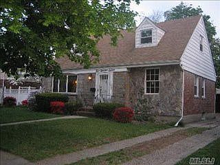 1st image of 916 Bryant Ave