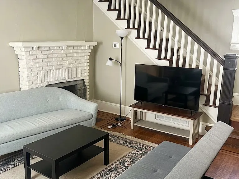 1605 Longwood Dr — Photo 3