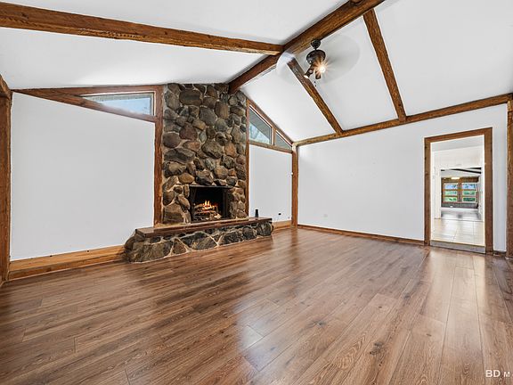 4th image of 18055 Thomas Ln