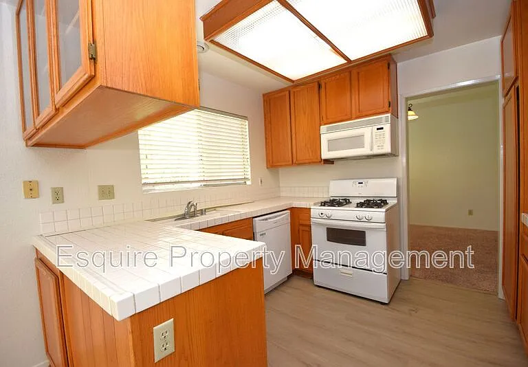 5148 Via Calderon — Photo 6