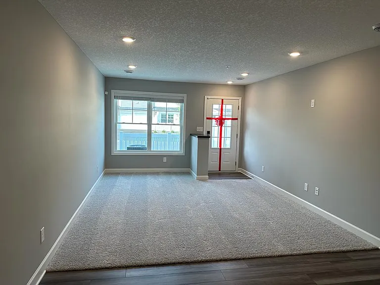 11012 Zest St NE — Photo 4