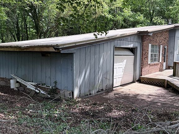 3rd image of 1017 Hillcrest Rd
