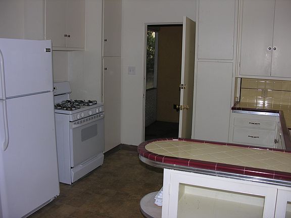 5th image of 411 S Sierra Madre Blvd
