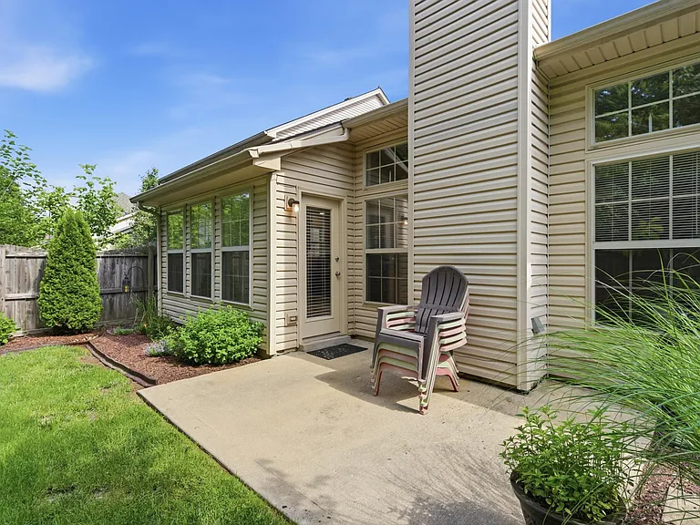 752 Rosslyns Dl — Photo 35