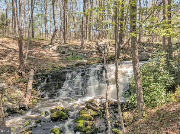 Serfas Dr, Stroudsburg, PA 18360