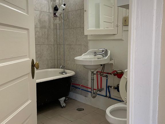 3rd image of 901 6th Ave #201