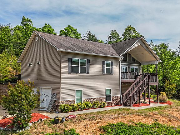 3rd image of 365 Meadowbrook Ln