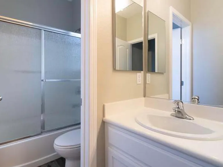568 Engle Ct — Photo 13