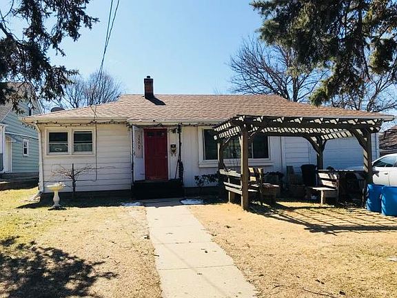 2nd image of 3209 Charles St
