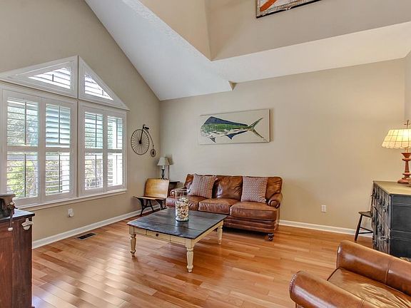 4th image of 1016 Magnolia Woods Ct