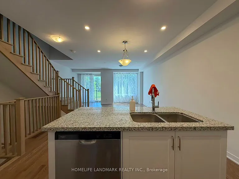 111 Anna Russell Way — Photo 8
