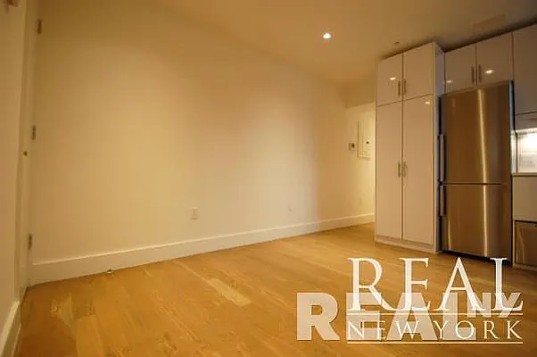 Rented by REAL New York | media 23