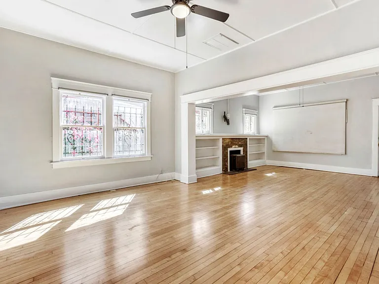 1326 W Monroe St — Photo 4