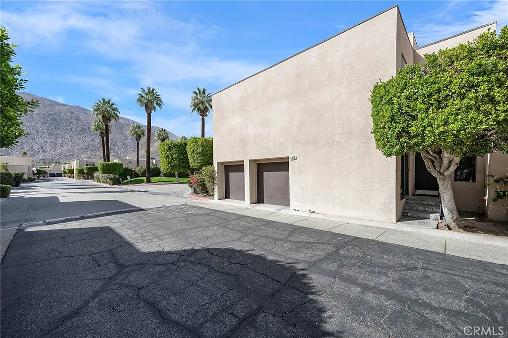 3 bed, 1923 sqft, $3,000 — Photo 3