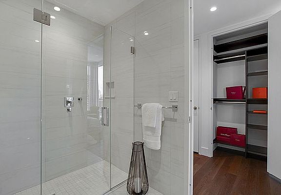3rd image of 222 E 44th St APT 12L