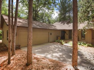 74 Deer Run Dr NE, Ada, MI 49301