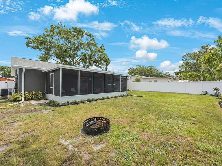 8214 Denise Dr — Photo 33