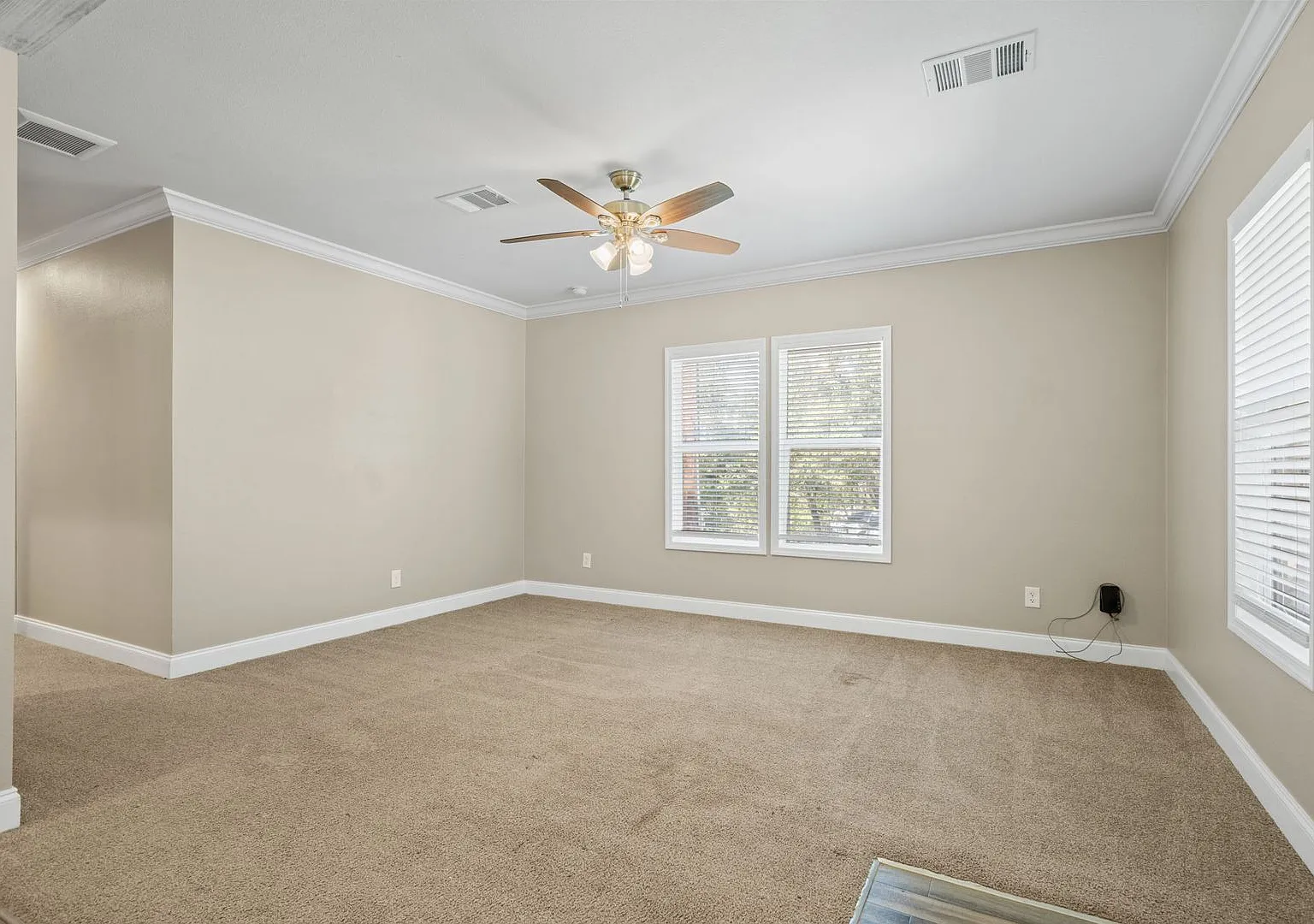 Beautifully Updated 3-Bedroom Home in Canyon Lake — Photo 4