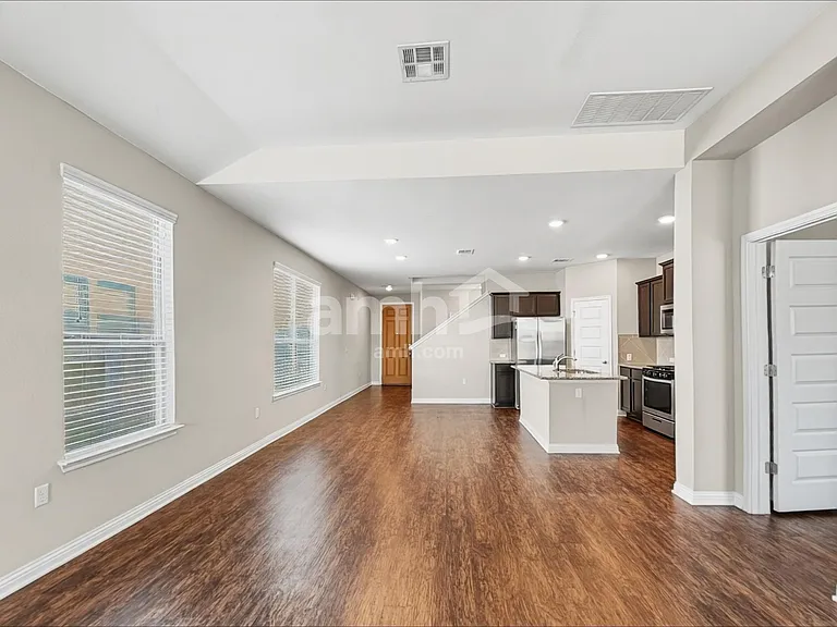 8010 Dampton Ln — Photo 6