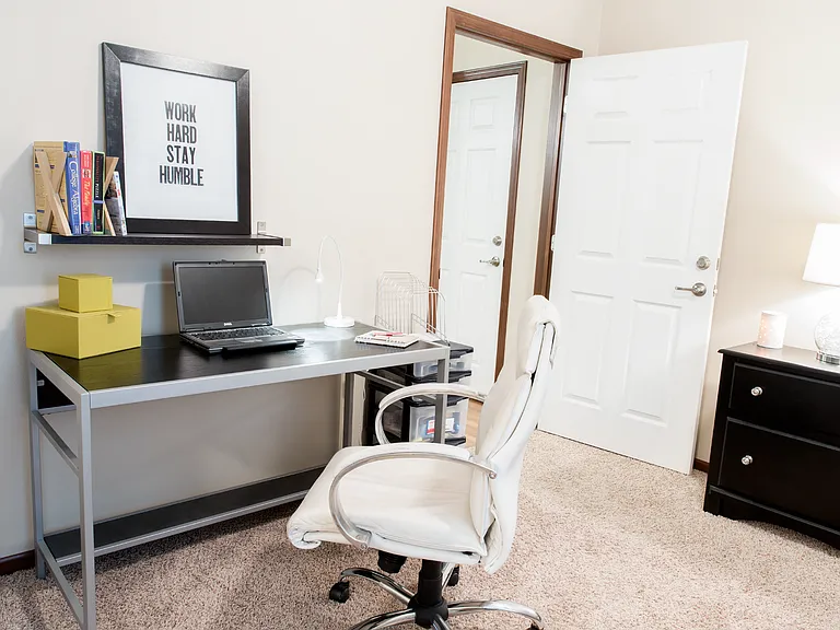 Prairie Pointe Student Living — Photo 9
