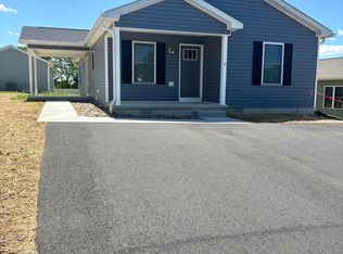 90 Hanshew Ln, Martinsburg, WV 25404