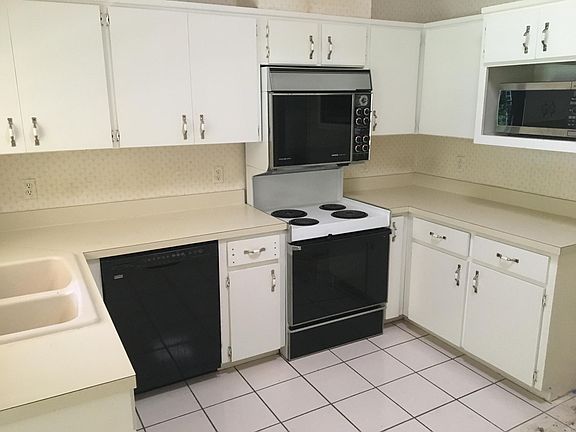 5th image of 2890 Goldenrod Dr
