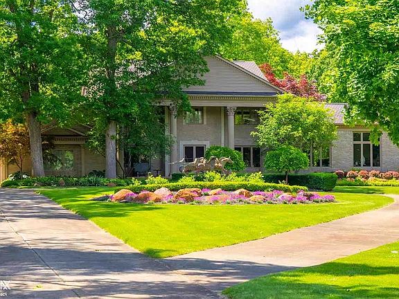 3rd image of 1201 Creekview Ct