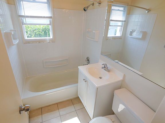 pet-friendly Hackensack New Jersey apartment with free parking