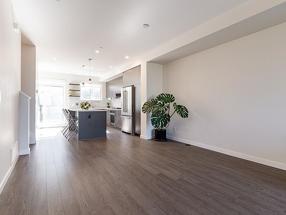 4th image of 4738 Hemlock Way #175
