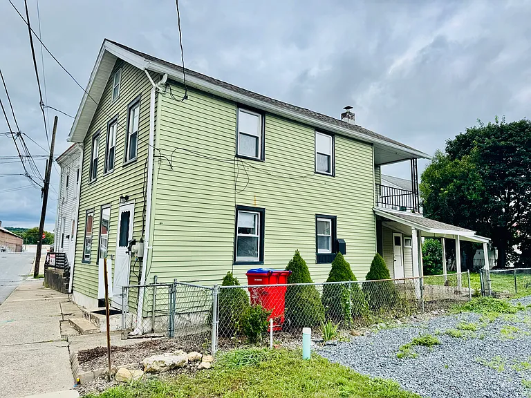 215 Washington St — Photo 2