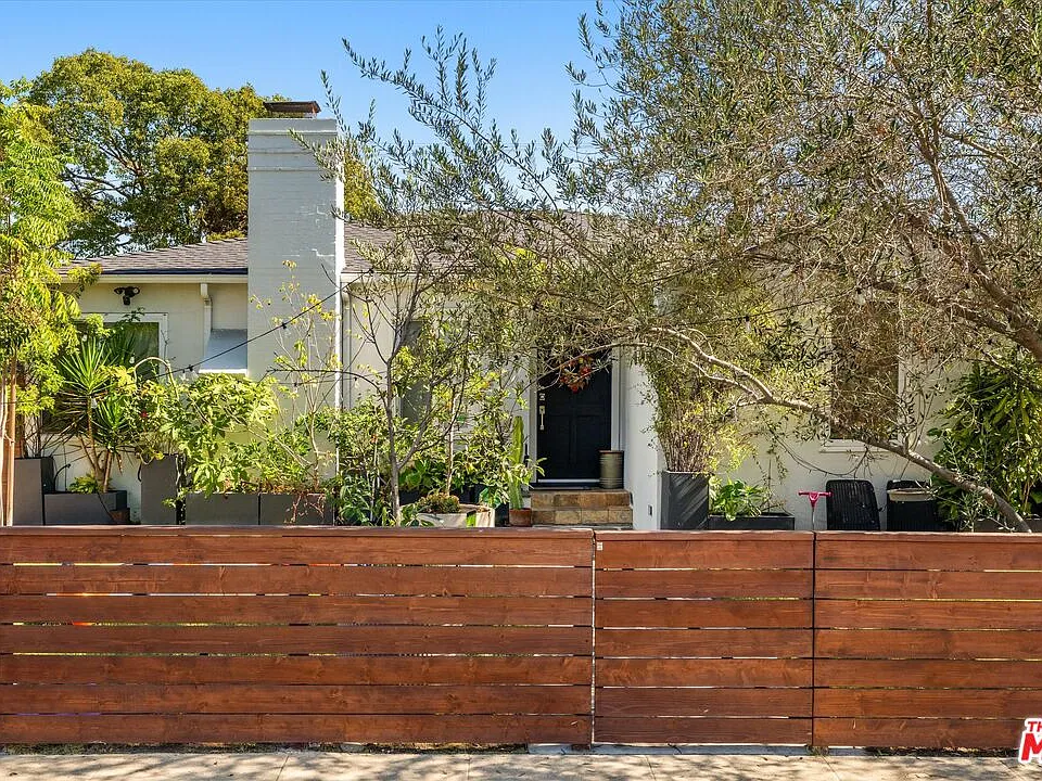 3012 S Beverly Dr