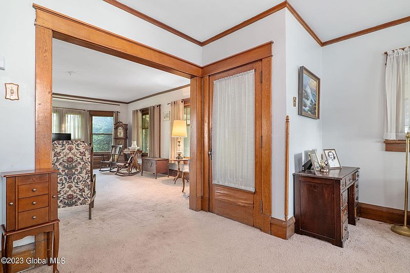 5th image of 118 Knower Avenue