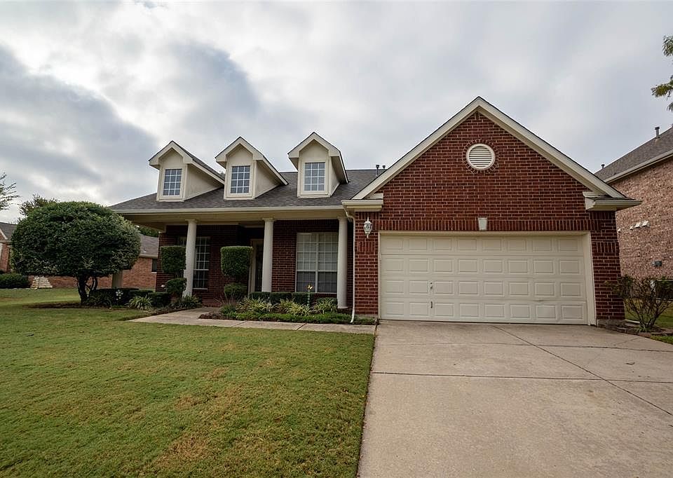 1st image of 402 Stoneleigh Cir
