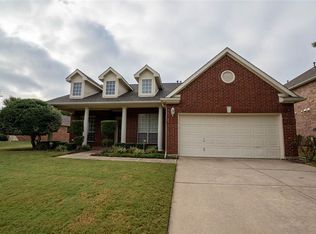 402 Stoneleigh Cir, Lake Dallas, TX 75065