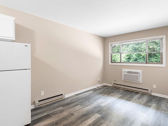 4th image of 1645 Highland Dr #11390804